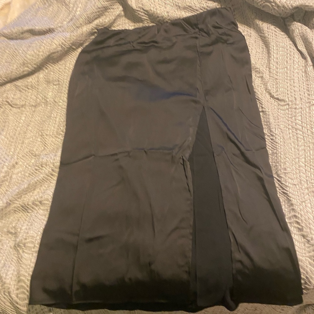 Satin skirt with slit